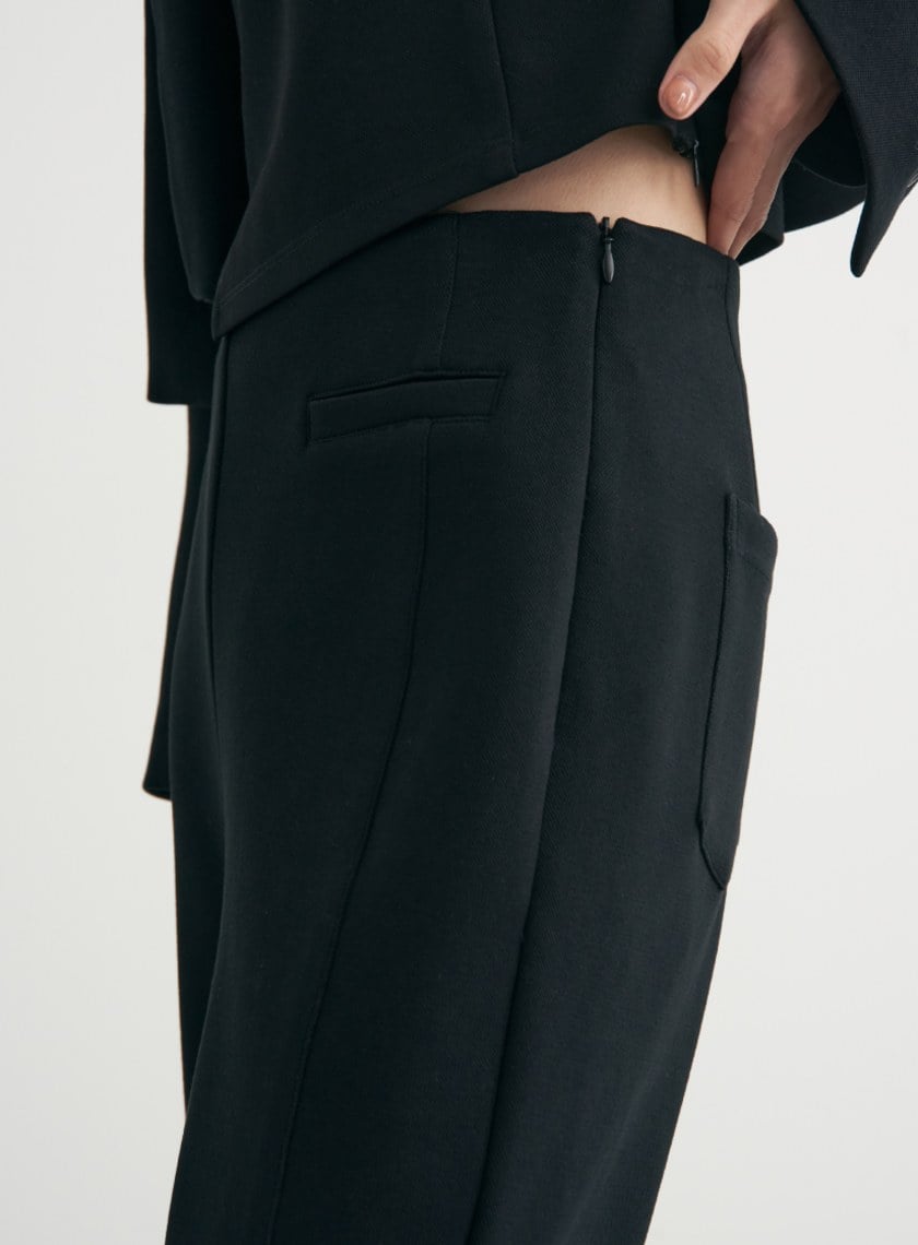 俐落舒適微喇叭西裝褲